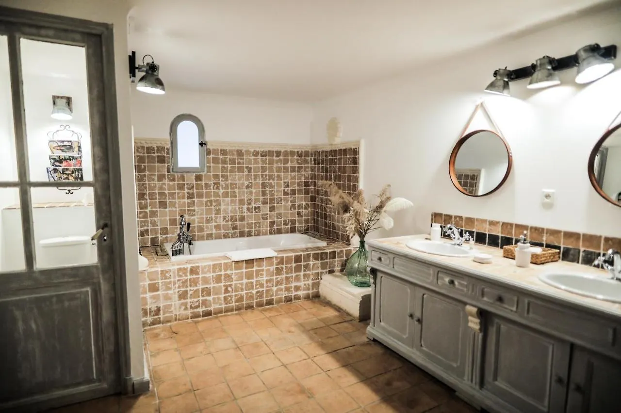 Hotel L'Insoupçonnée Saint Rémy de Provence à Noves Maison d'hôtes